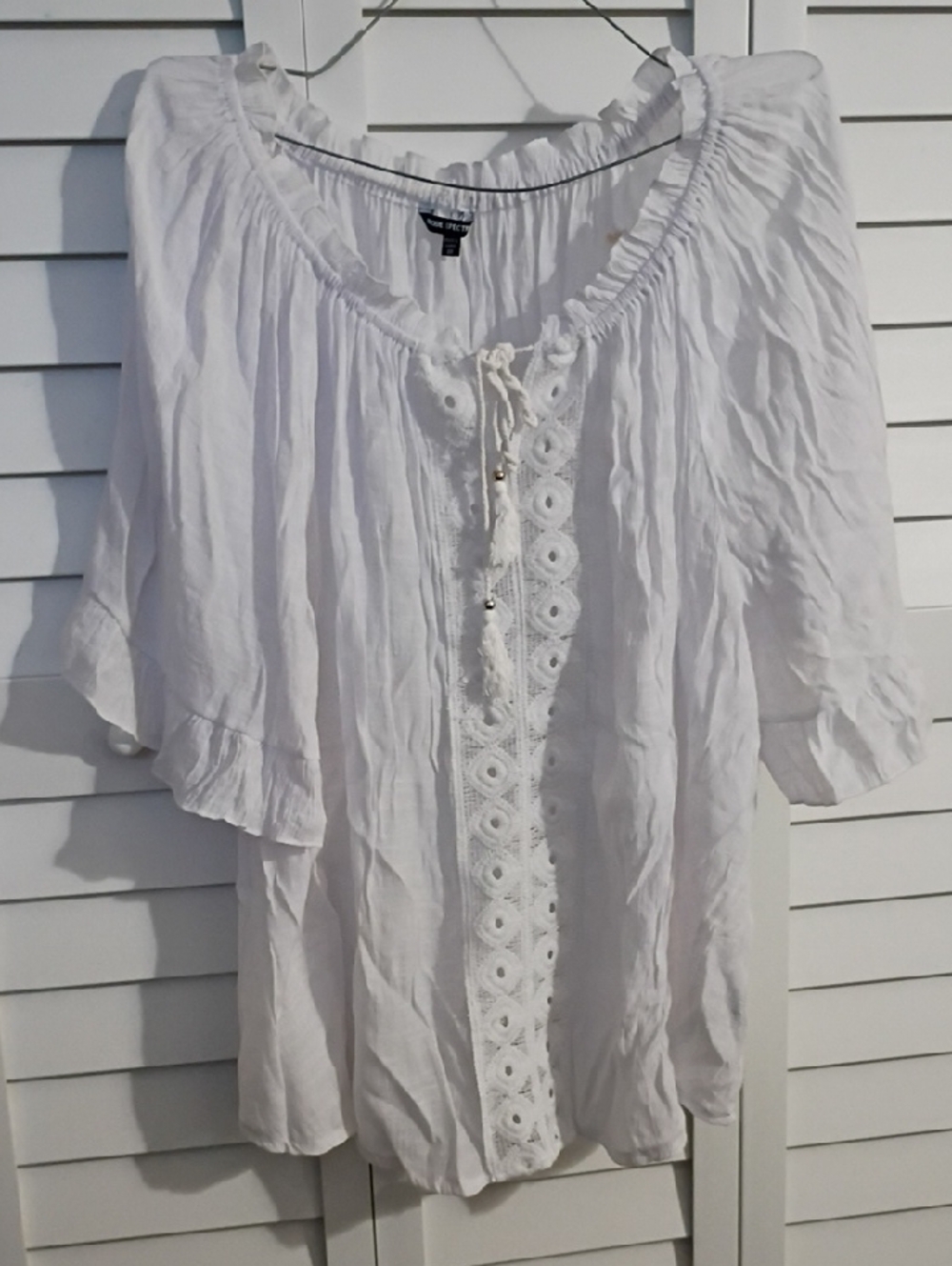 Unique Spectrum White Lace-Front Peasant Top